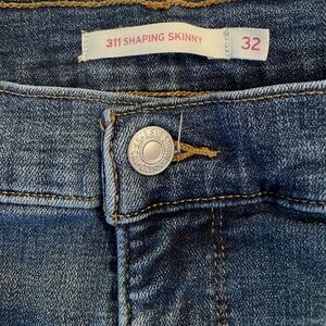 Levi's Shaping Skinny Jeans size 32